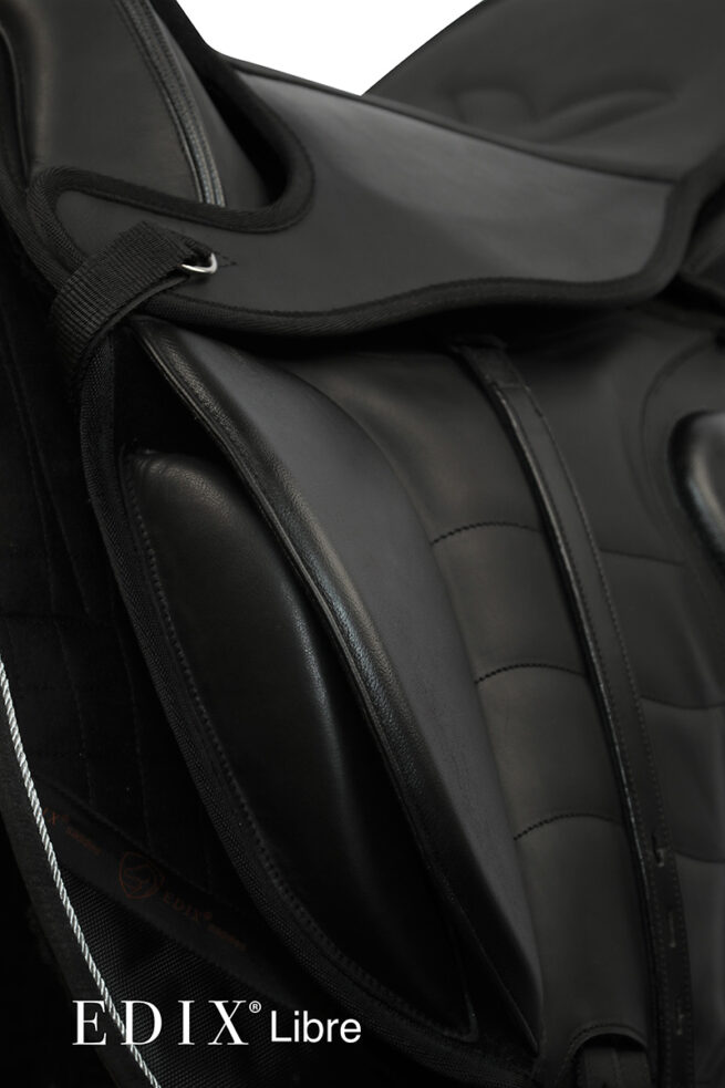 EDIX Libre treeless dressage saddle - Image 3
