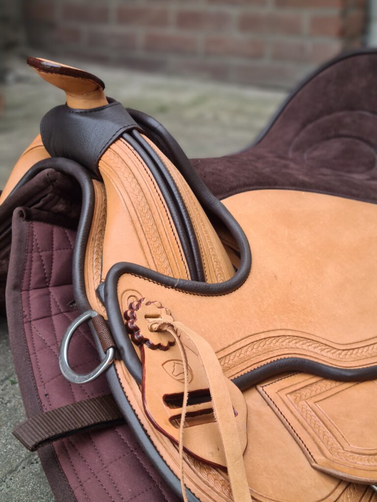 A&M Reitsport Michigan Eco Westernzadel - Buffelleer, 16 Inch, Boomloos Ontwerp