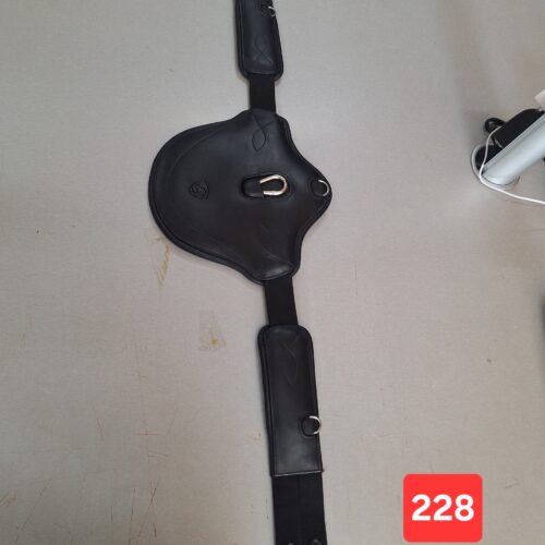 #228 - EDIX 3-part jumping girth with bellyflap Black 135cm