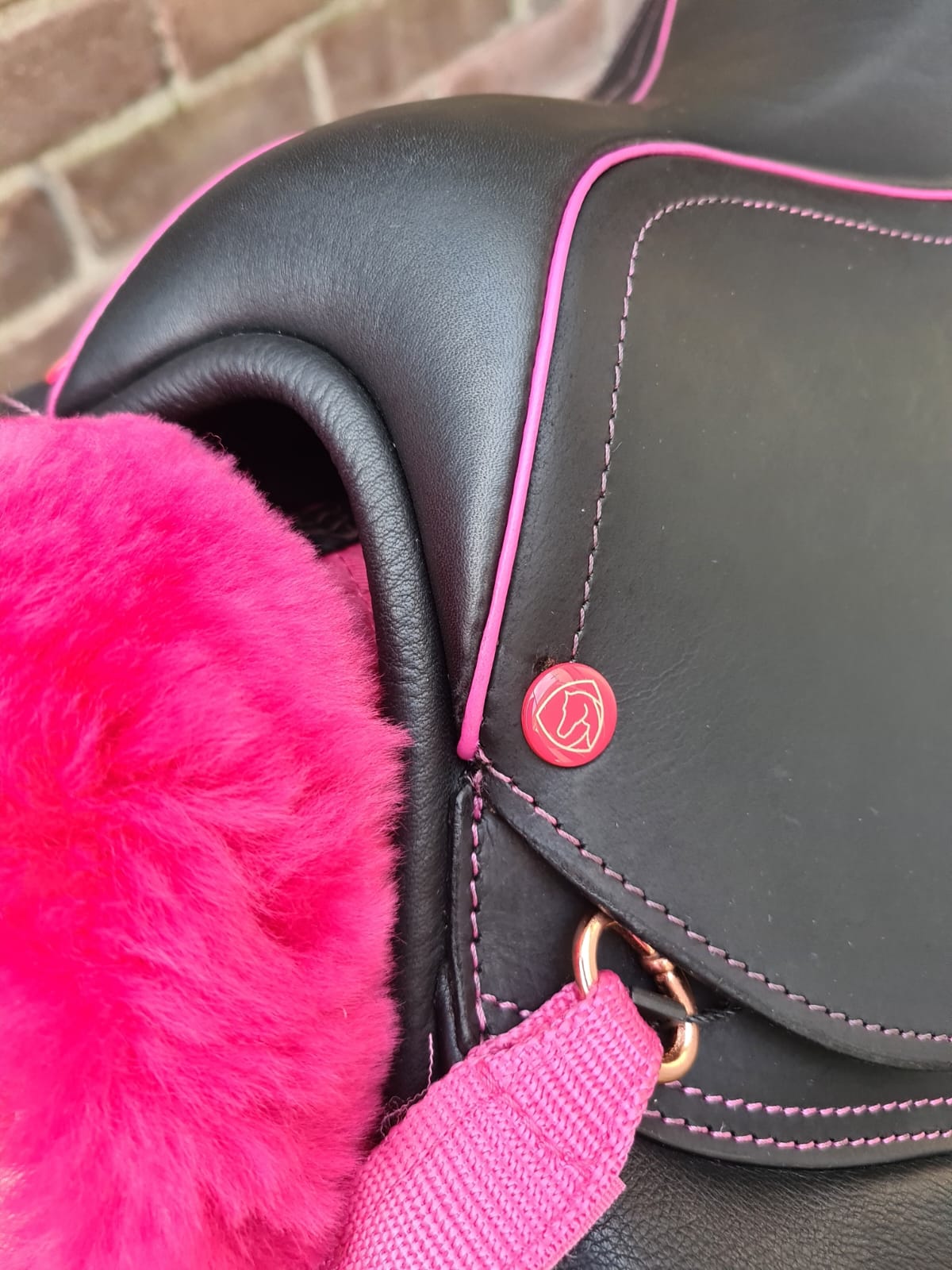 EDIX Alydar met roze stiksels en piping