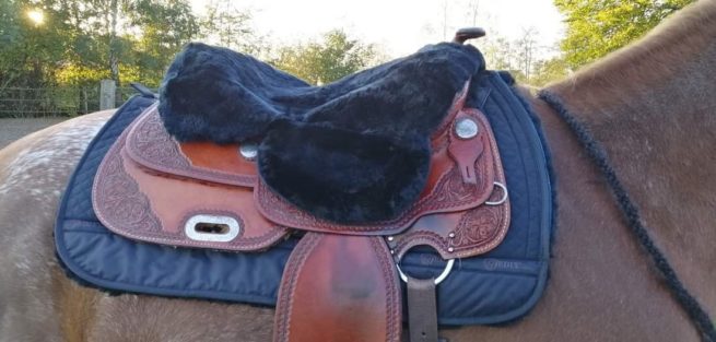 EDIX Merino sheepskin seat saver, for Western saddle